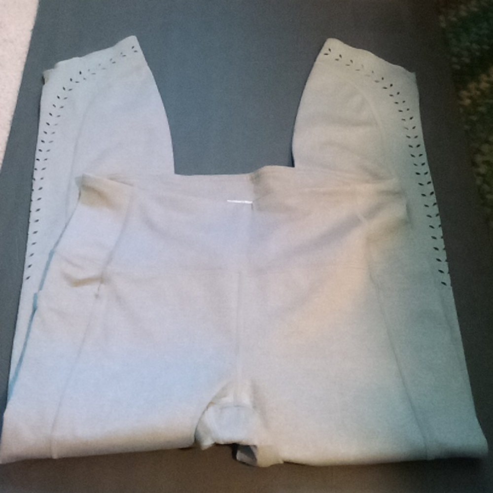 Members mark perforated legging - Picture 3 of 3